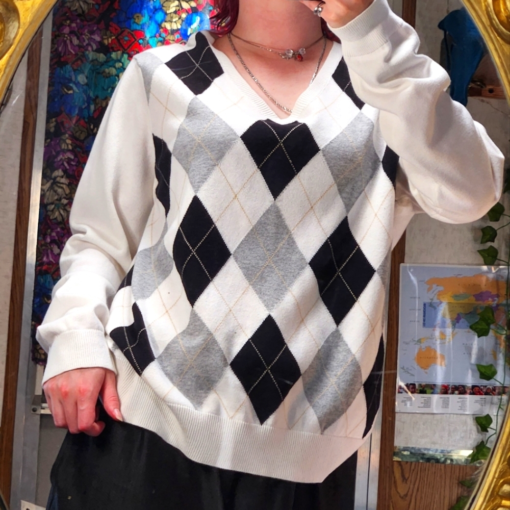 KNIT SWEATER